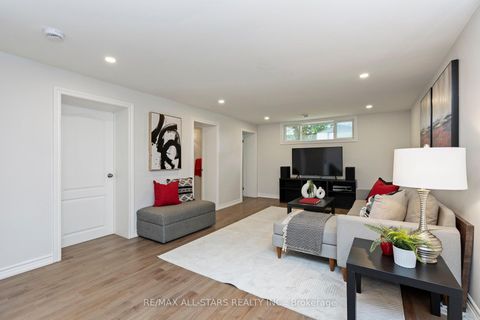 Photo 32 at 11 Penzance Drive, Bendale, Toronto