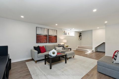 Photo 33 at 11 Penzance Drive, Bendale, Toronto