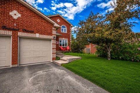 Photo 1 at 42 Farmstead Crescent, Holly, Barrie