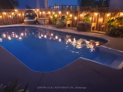 Photo 2 at 42 Farmstead Crescent, Holly, Barrie