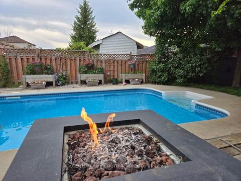 Photo 3 at 42 Farmstead Crescent, Holly, Barrie