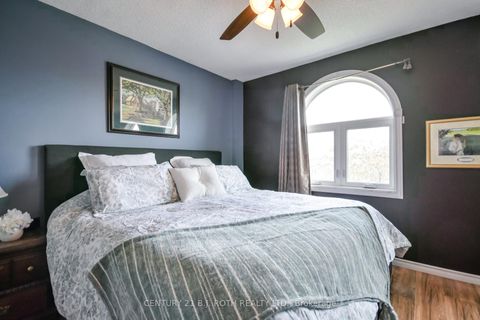 Photo 17 at 42 Farmstead Crescent, Holly, Barrie