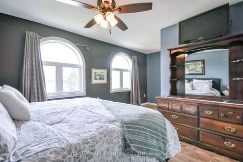 Photo 18 at 42 Farmstead Crescent, Holly, Barrie