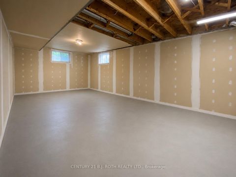 Photo 27 at 42 Farmstead Crescent, Holly, Barrie