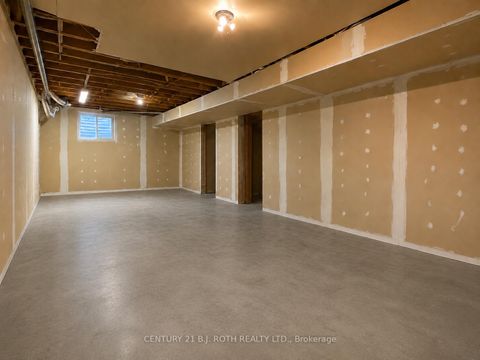Photo 28 at 42 Farmstead Crescent, Holly, Barrie