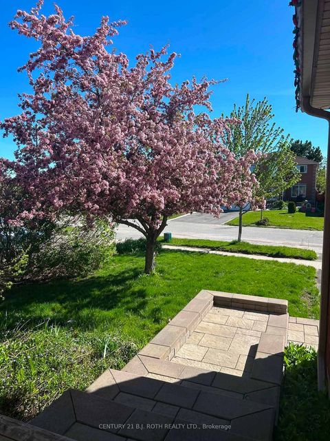Photo 32 at 42 Farmstead Crescent, Holly, Barrie