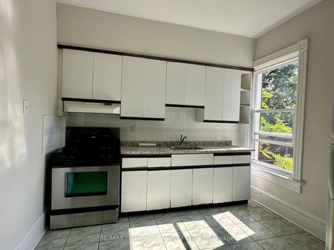 Photo 10 at 128 Brunswick Avenue, University, Toronto