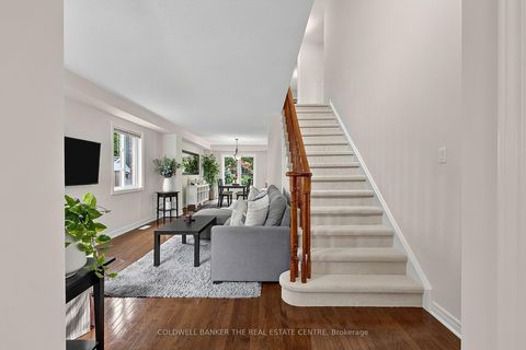 Photo 4 at 37 Rainbow Court, Keswick South, Georgina