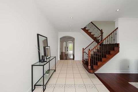 Photo 4 at 12 Sweet Valerie Court, Patterson, Vaughan