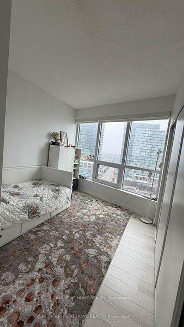 Photo 8 at 1005 - 115 McMahon Drive, Bayview Village, Toronto
