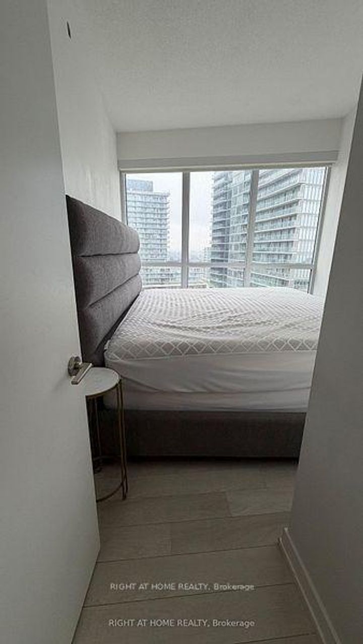 Photo 9 at 1005 - 115 McMahon Drive, Bayview Village, Toronto