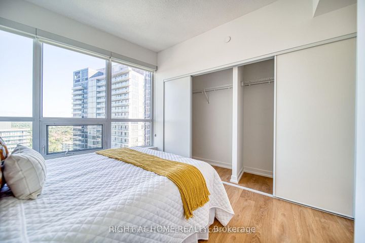 Photo 11 at 1005 - 115 McMahon Drive, Bayview Village, Toronto