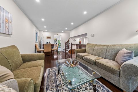 Photo 3 at 38 Kitsilano Crescent, North Richvale, Richmond Hill