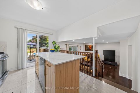 Photo 4 at 38 Kitsilano Crescent, North Richvale, Richmond Hill