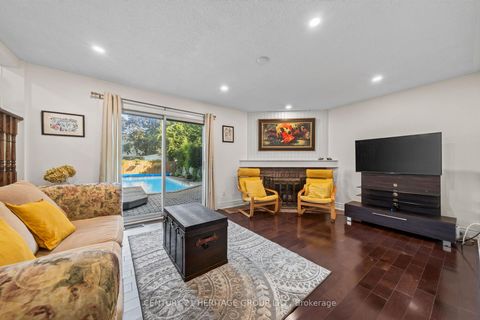 Photo 6 at 38 Kitsilano Crescent, North Richvale, Richmond Hill