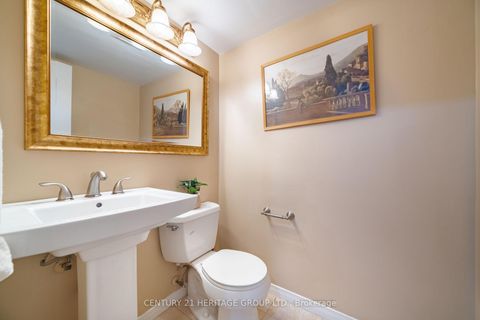 Photo 7 at 38 Kitsilano Crescent, North Richvale, Richmond Hill