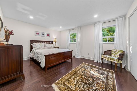 Photo 8 at 38 Kitsilano Crescent, North Richvale, Richmond Hill