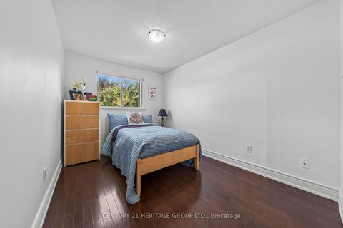 Photo 10 at 38 Kitsilano Crescent, North Richvale, Richmond Hill