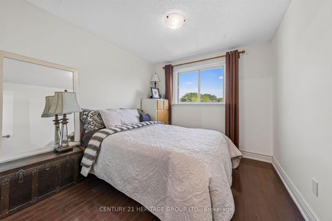 Photo 11 at 38 Kitsilano Crescent, North Richvale, Richmond Hill
