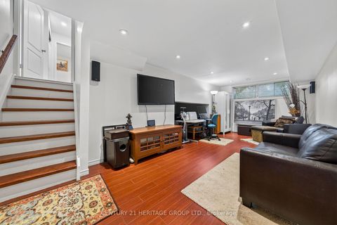 Photo 12 at 38 Kitsilano Crescent, North Richvale, Richmond Hill