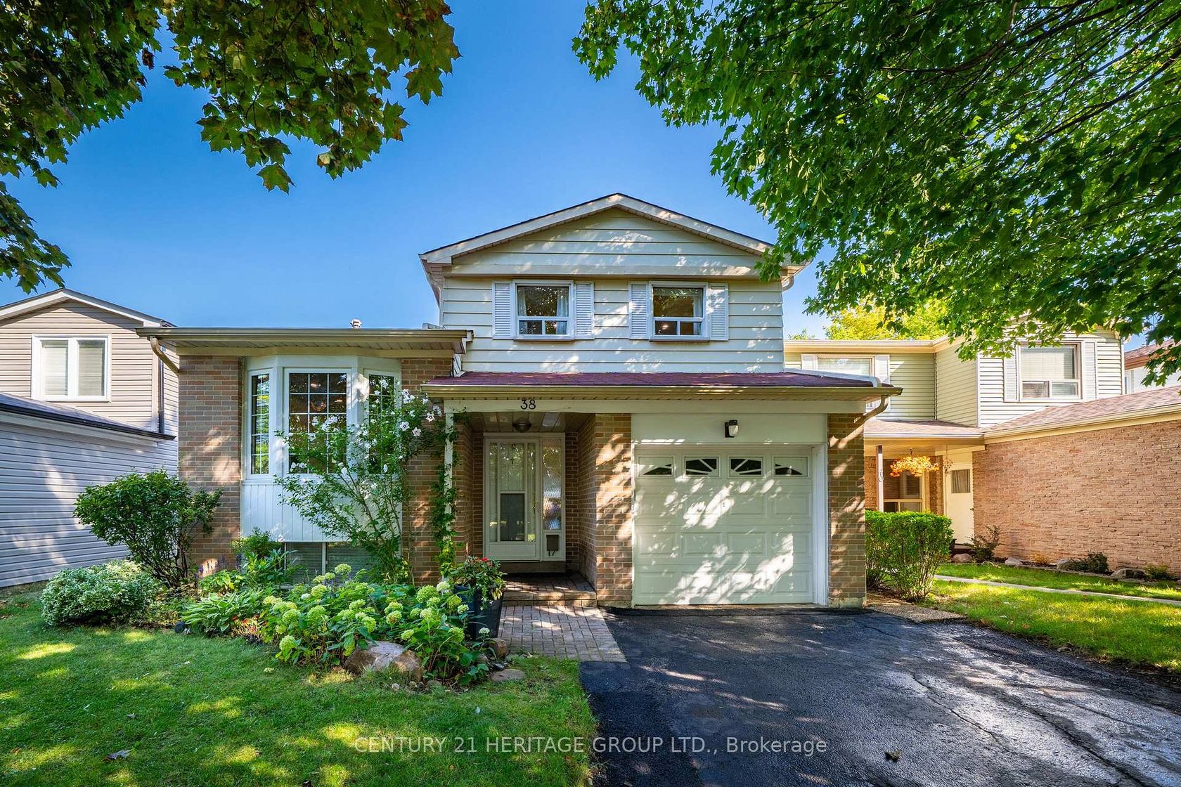 38 Kitsilano Crescent, North Richvale, Richmond Hill photo number 2