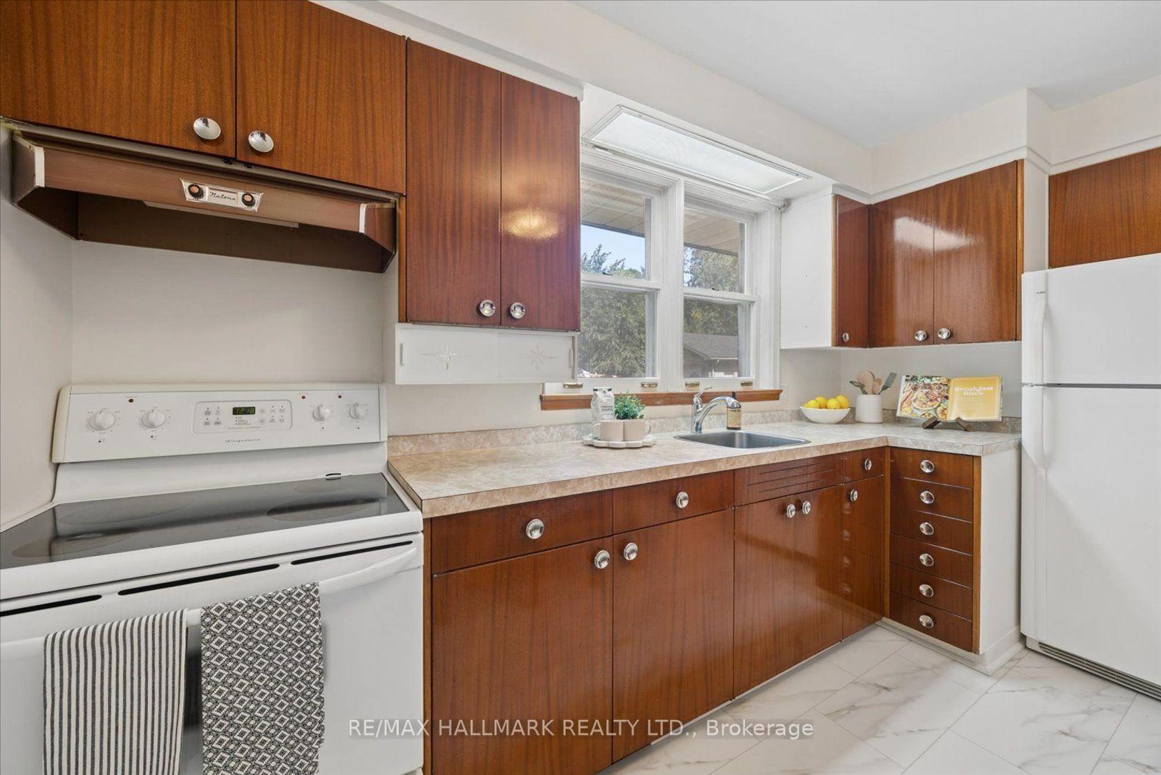 Photo 14 at 51 Allister Avenue, Cliffcrest, Toronto
