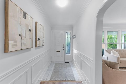 Photo 2 at 43 Viamede Crescent, Bayview Village, Toronto