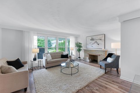 Photo 3 at 43 Viamede Crescent, Bayview Village, Toronto