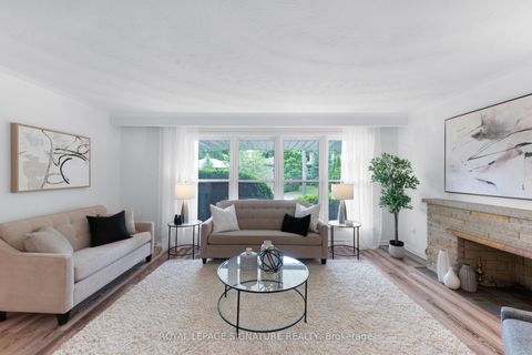 Photo 4 at 43 Viamede Crescent, Bayview Village, Toronto