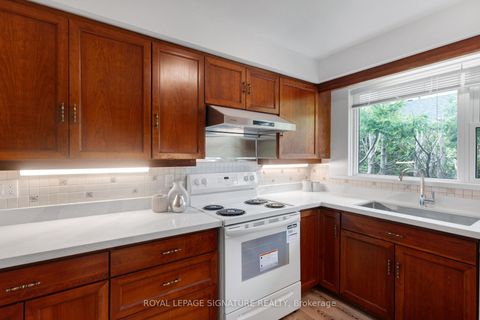 Photo 10 at 43 Viamede Crescent, Bayview Village, Toronto