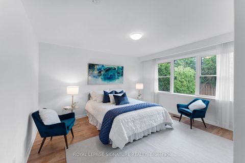 Photo 13 at 43 Viamede Crescent, Bayview Village, Toronto