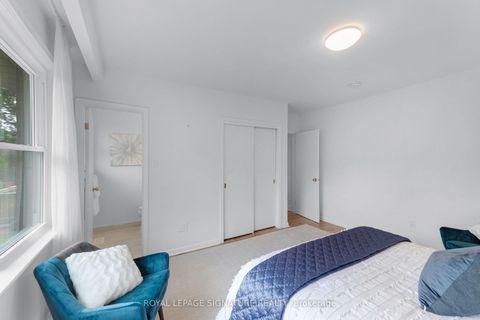 Photo 14 at 43 Viamede Crescent, Bayview Village, Toronto