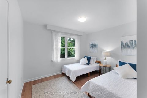 Photo 16 at 43 Viamede Crescent, Bayview Village, Toronto