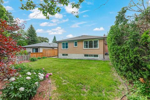 Photo 33 at 43 Viamede Crescent, Bayview Village, Toronto