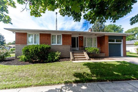 Photo 4 at 131 West Deane Park Drive, West Deane, Toronto
