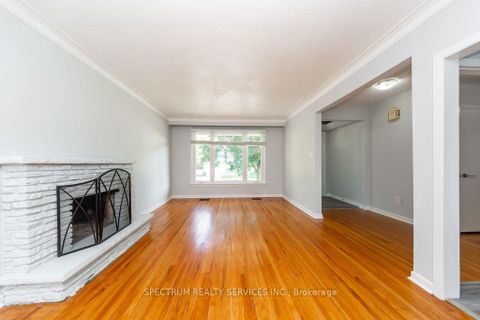 Photo 7 at 131 West Deane Park Drive, West Deane, Toronto