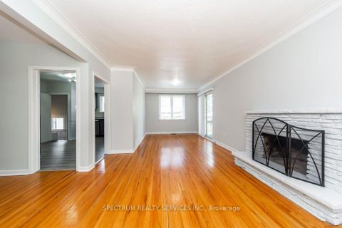 Photo 10 at 131 West Deane Park Drive, West Deane, Toronto