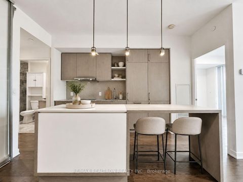 Photo 3 at 5806 - 100 Harbour Street, Waterfront Communities C1, Toronto
