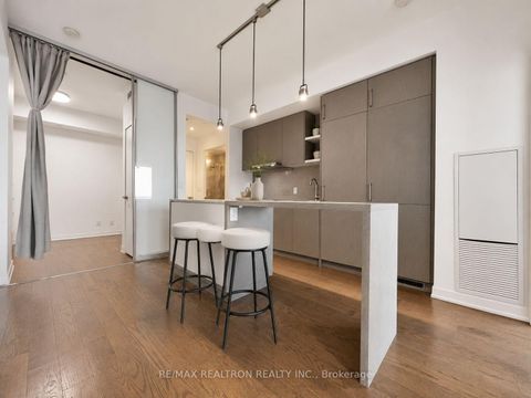 Photo 4 at 5806 - 100 Harbour Street, Waterfront Communities C1, Toronto