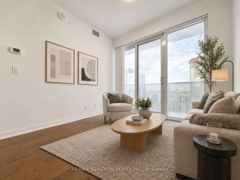 Photo 5 at 5806 - 100 Harbour Street, Waterfront Communities C1, Toronto