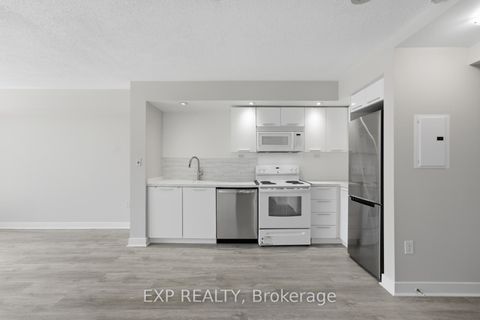 Photo 4 at 810 - 25 Capreol Court, Waterfront Communities C1, Toronto