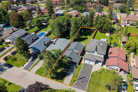 Photo 2 at 104 Haileybury Drive, Bendale, Toronto