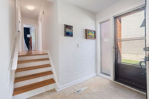 Photo 4 at 104 Haileybury Drive, Bendale, Toronto