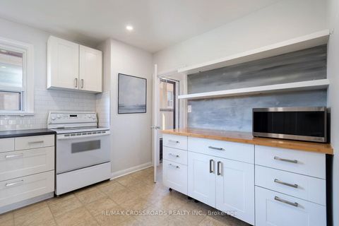 Photo 9 at 104 Haileybury Drive, Bendale, Toronto