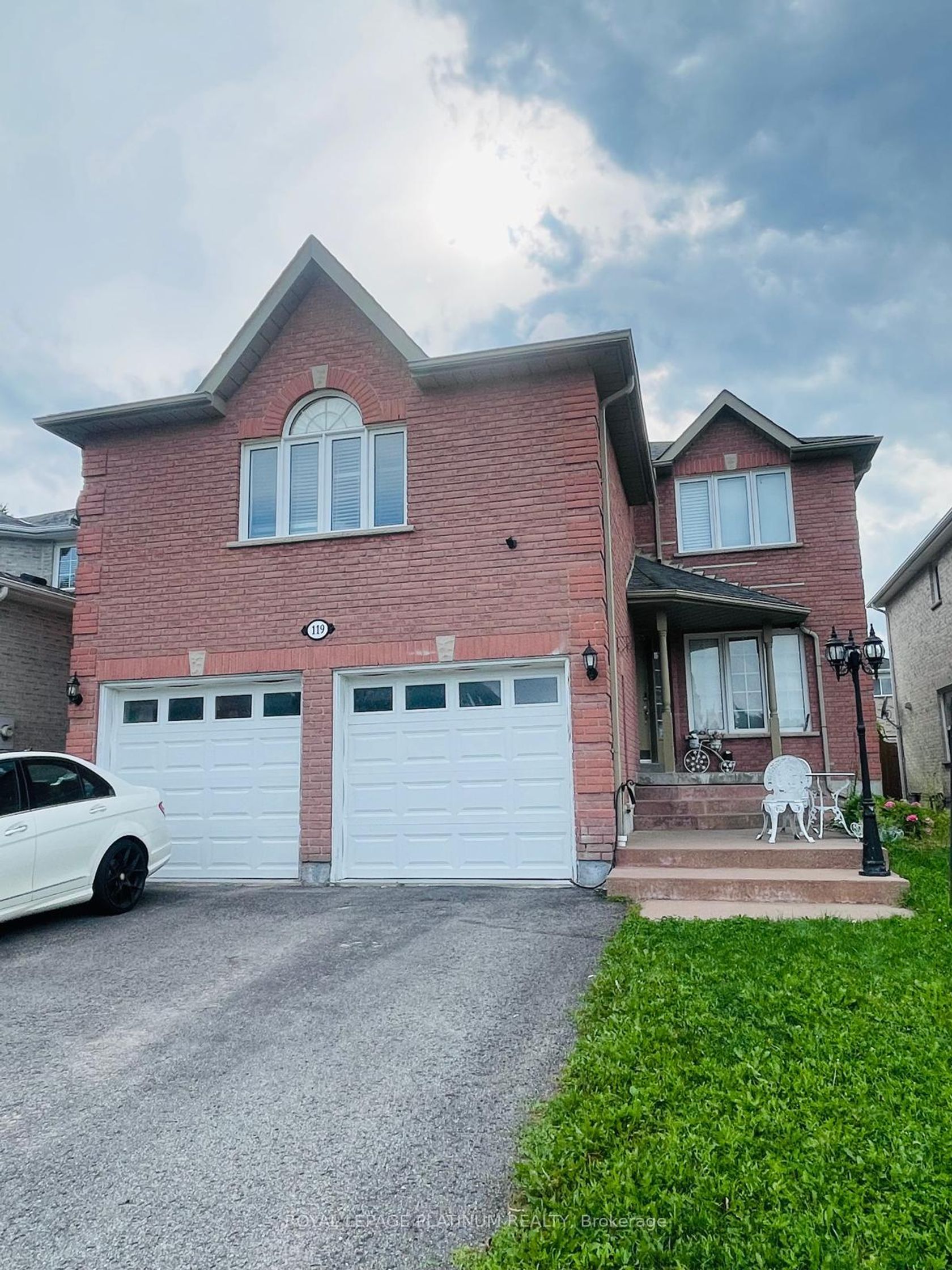119 Violet Street, Holly, Barrie photo number 2