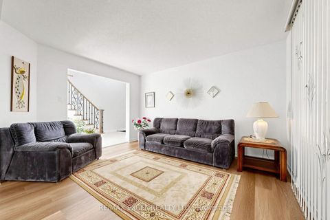 Photo 5 at 33 Wharton Square, Milliken, Toronto