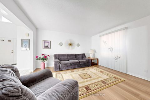 Photo 7 at 33 Wharton Square, Milliken, Toronto