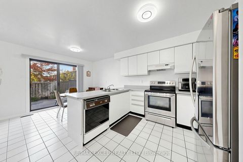 Photo 18 at 33 Wharton Square, Milliken, Toronto