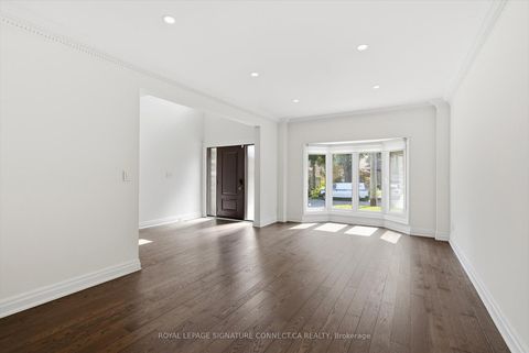 Photo 2 at 6 Lailey Crescent, Willowdale East, Toronto