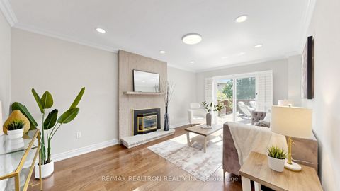 Photo 7 at 15 Rainey Court, Westbrook, Richmond Hill